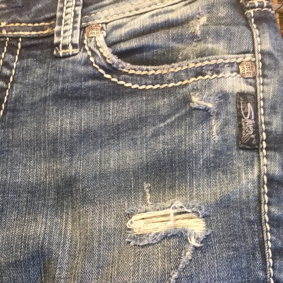 Silver Jeans Suki Embellished Distressed Mid Rise Super Stretch Capri W28 L23 - Picture 6 of 14